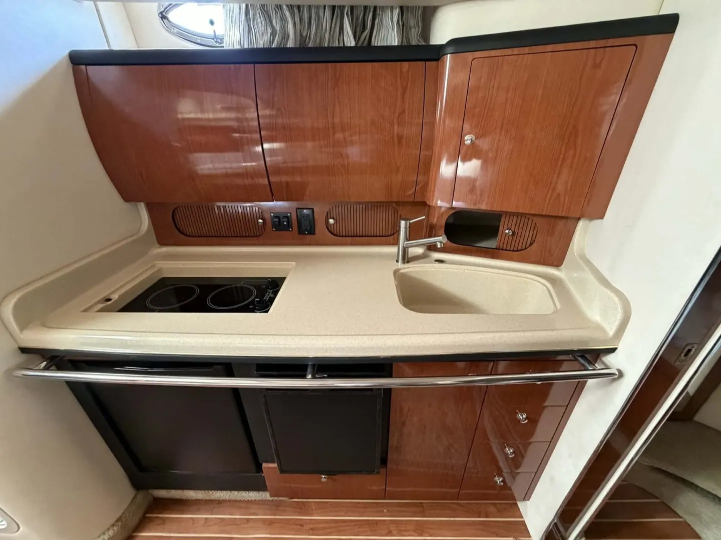 2002 Sea Ray 36 Sundancer photo 10