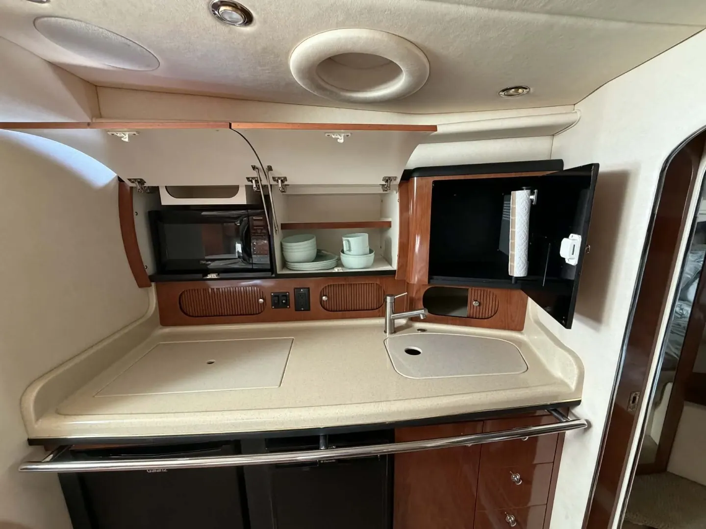 2002 Sea Ray 36 Sundancer photo 11