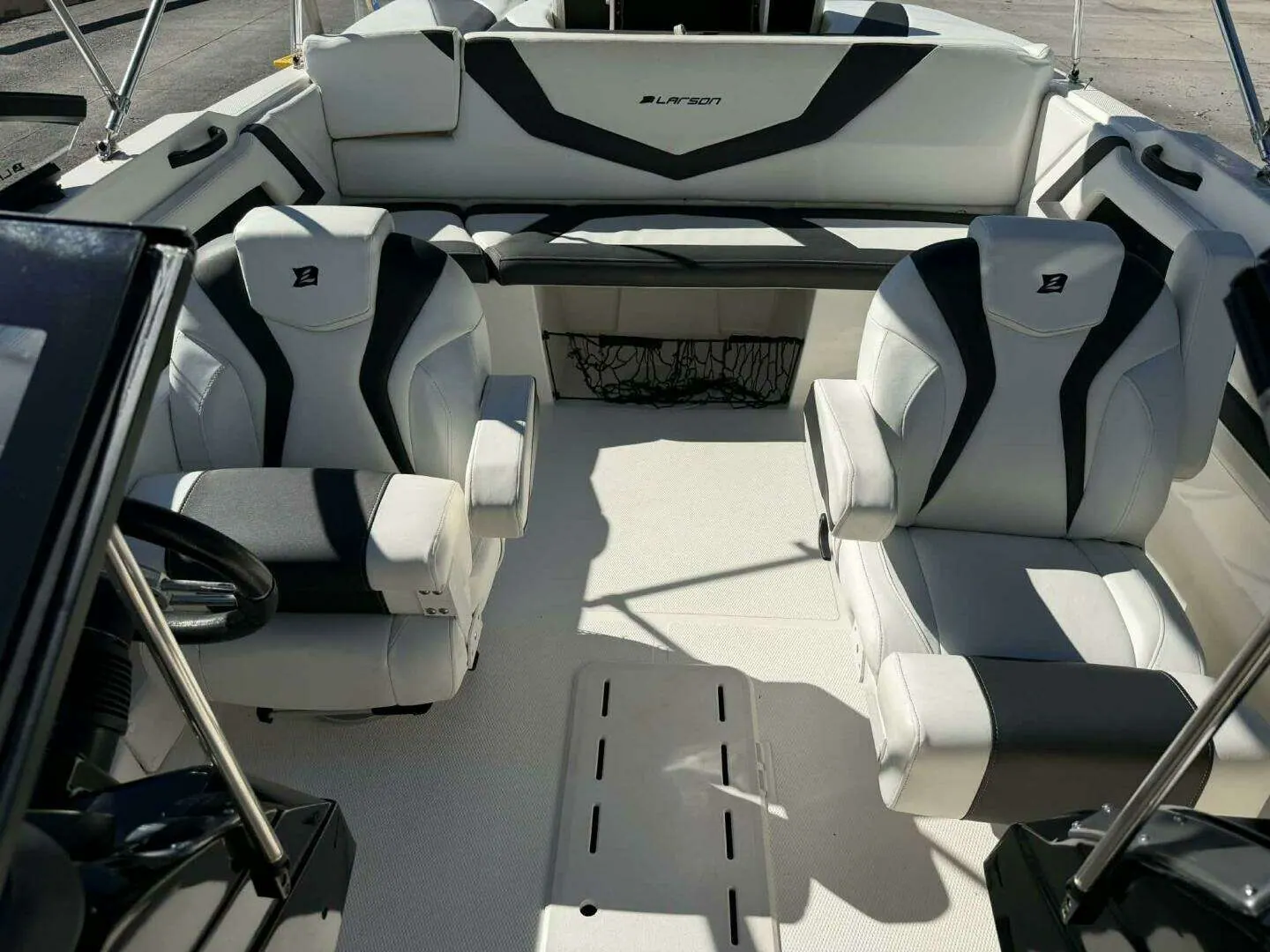 2015 Larson 225S IO photo 6
