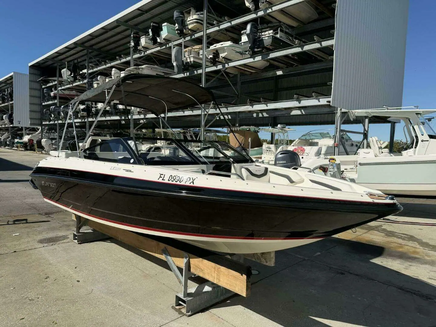2015 Larson 225S IO photo 11