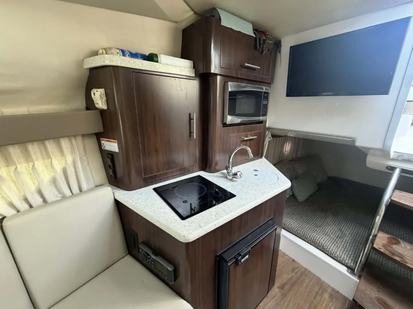 2016 Regal 28 Express photo 3