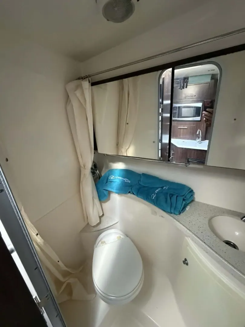 2016 Regal 28 Express photo 4