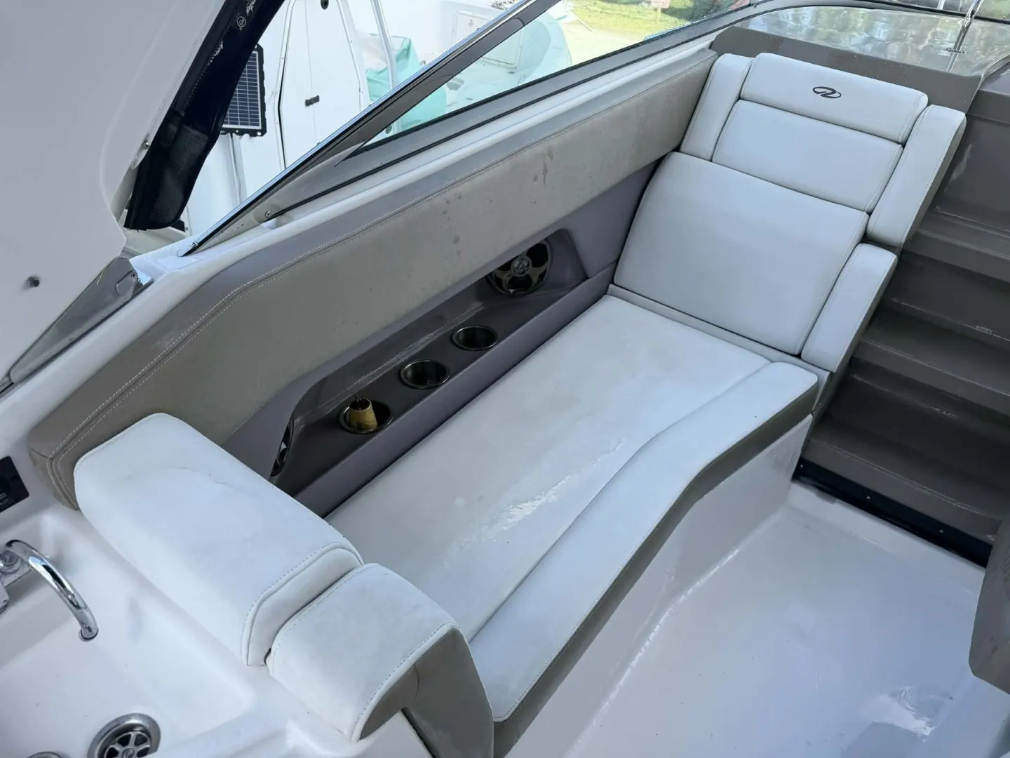 2016 Regal 28 Express photo 10