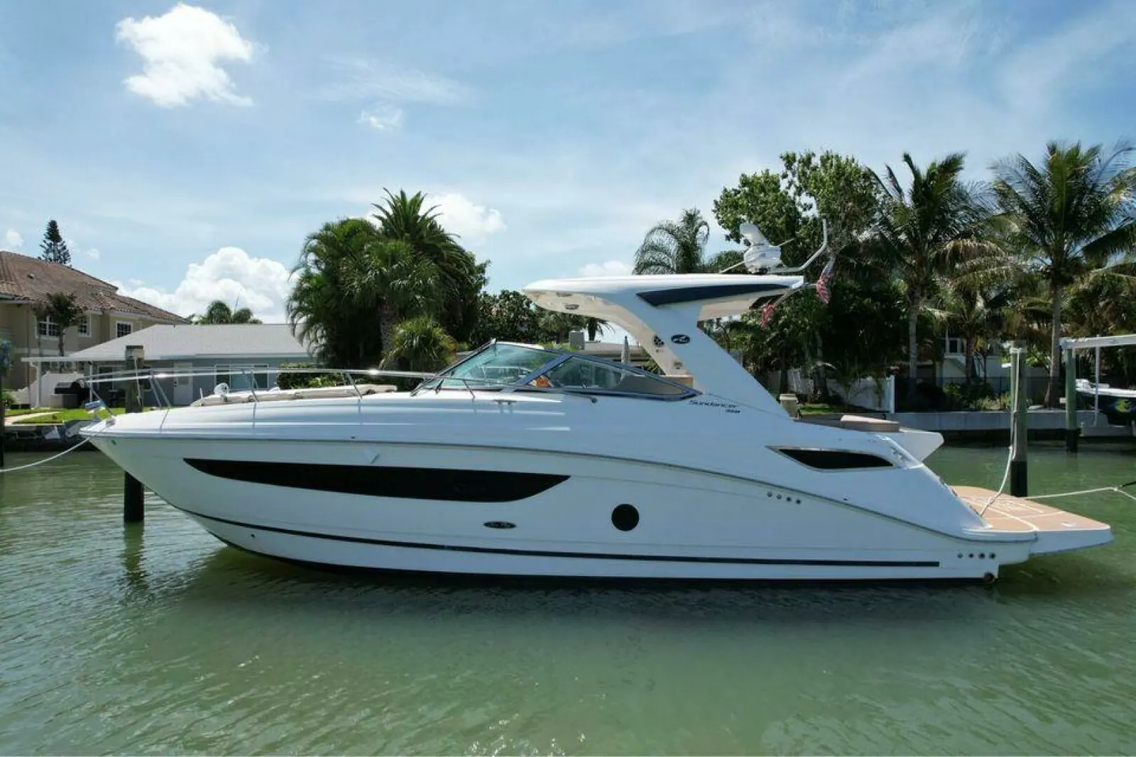 2016 Sea Ray 350 Sundancer photo 1