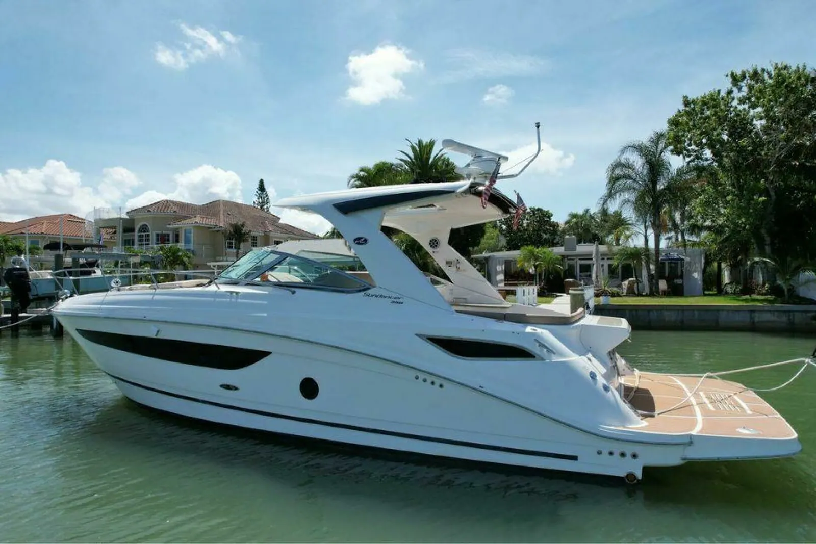 2016 Sea Ray 350 Sundancer photo 3