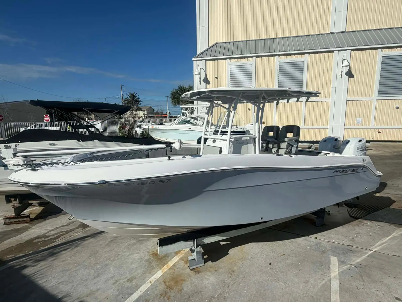 2021 Aquasport 2500 Center Console photo 1