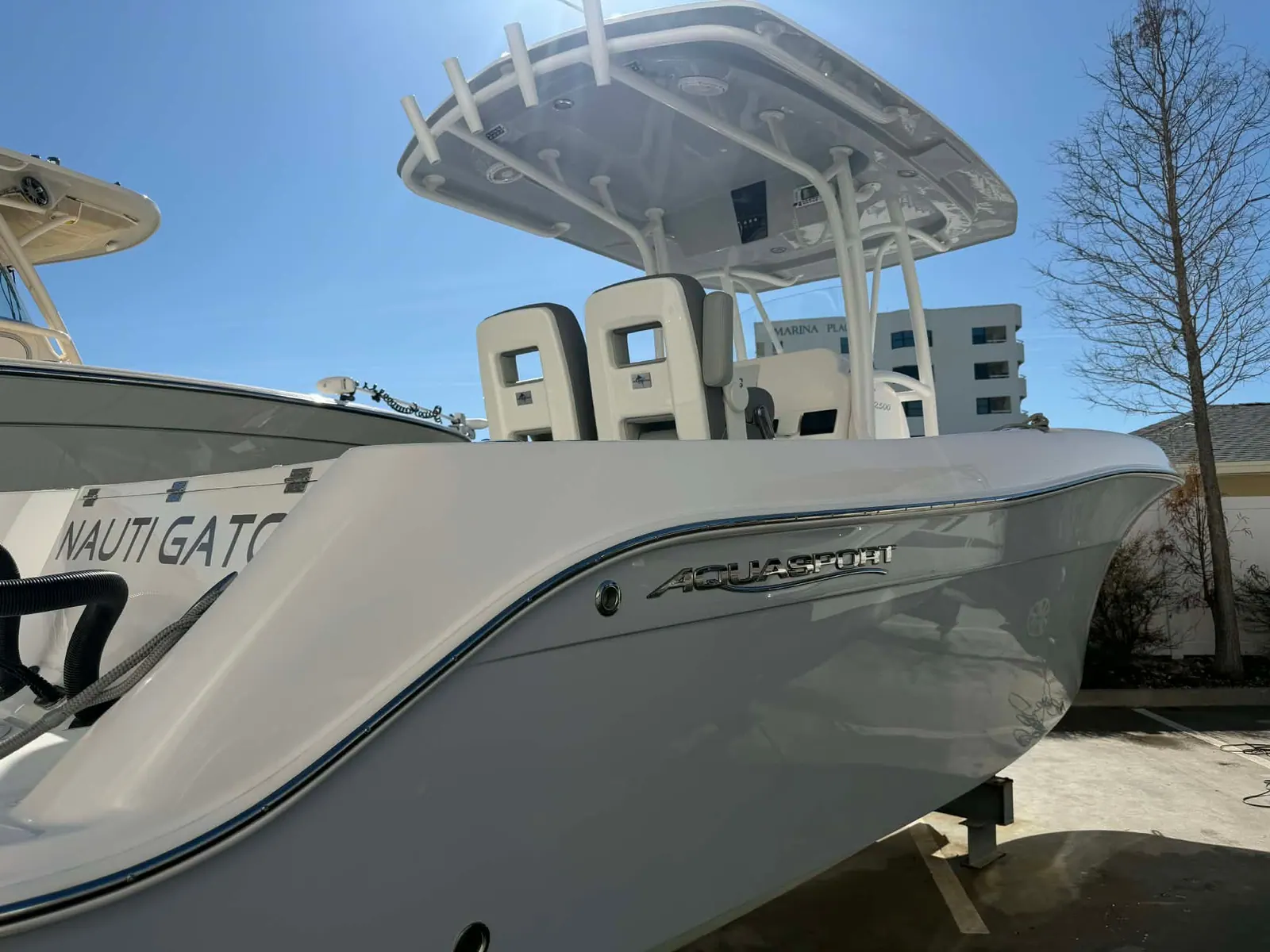 2021 Aquasport 2500 Center Console photo 4